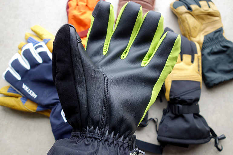 Ski gloves (touch-screen capability)
